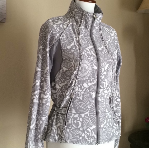 🍋Lululemon “Travel to Track Jacket Floral Beachy” Design 6/Sm- Med - Picture 2 of 8
